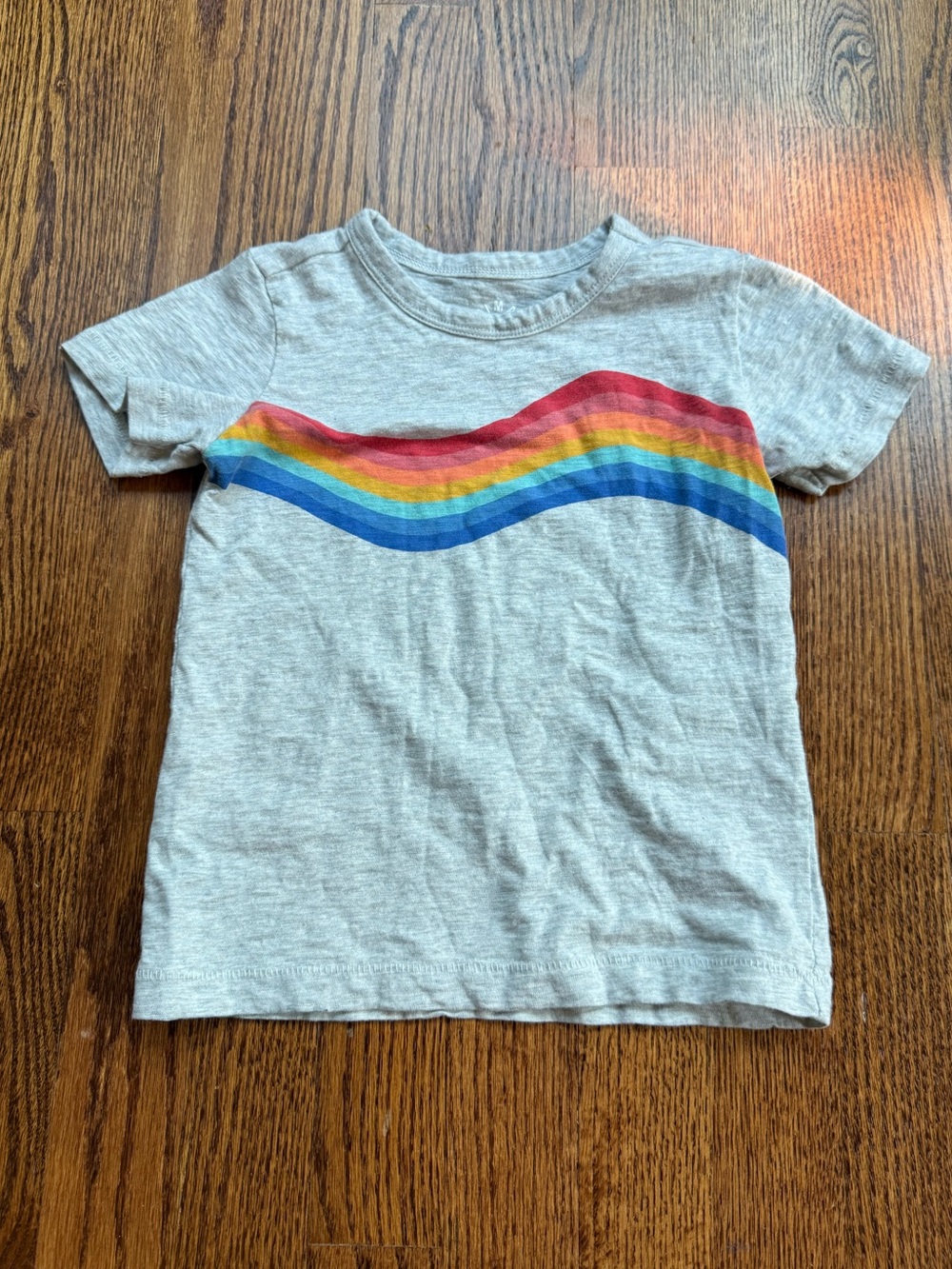 Primary Tee with Rainbow Wave Sz 4